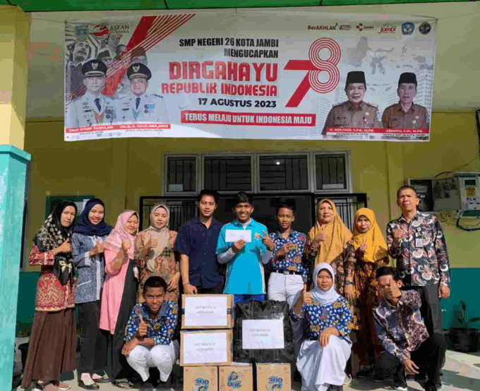SMP Negeri 26 Kota Jambi Salurkan Bantuan untuk Korban Kebakaran di Kampung Legok