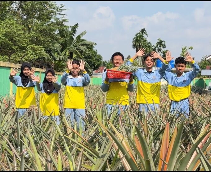 SMPN 26 Kota Jambi Hadirkan Inovasi TENGKULUK KOJA, Olah Nanas Menjadi Selai dan Sirup Bernilai Ekonomi